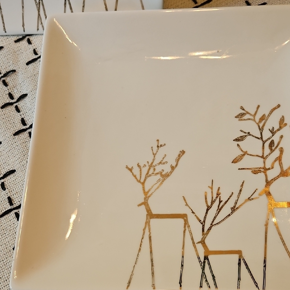 Set of Large White Square Plates with Gold Reindeer Design - Picture 8 of 15